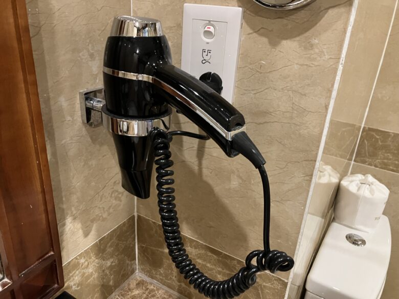 トイレ脇にあるドライヤー