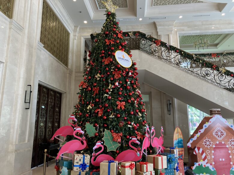 フロントにあるクリスマスツリー